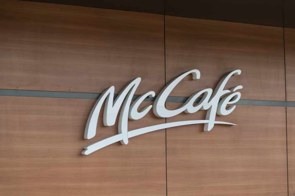 a big mcdonalds mccafe sign